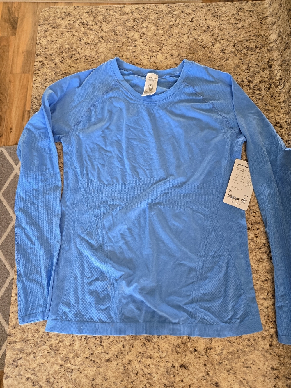 NWT ATHELTA MOMENTUM LONH SLEEVE TOP, SIZE LARGE, BLUE